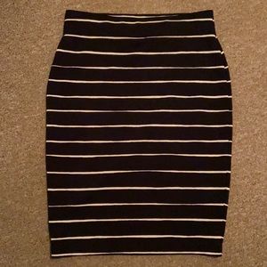 *EUC* Banana Republic curvy striped stretch skirt